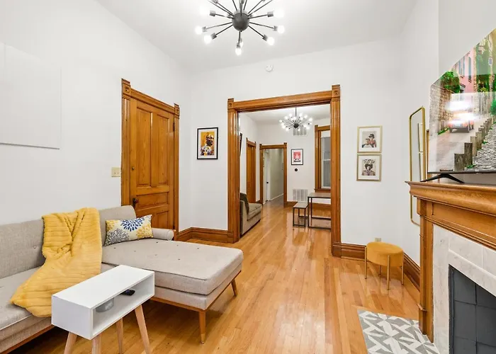 Apartment Lincoln Park Gem Chicago
