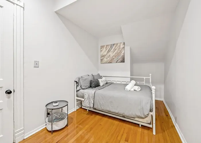 Apartment Lincoln Park Gem