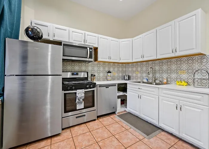 Lincoln Park Gem Apartment Chicago