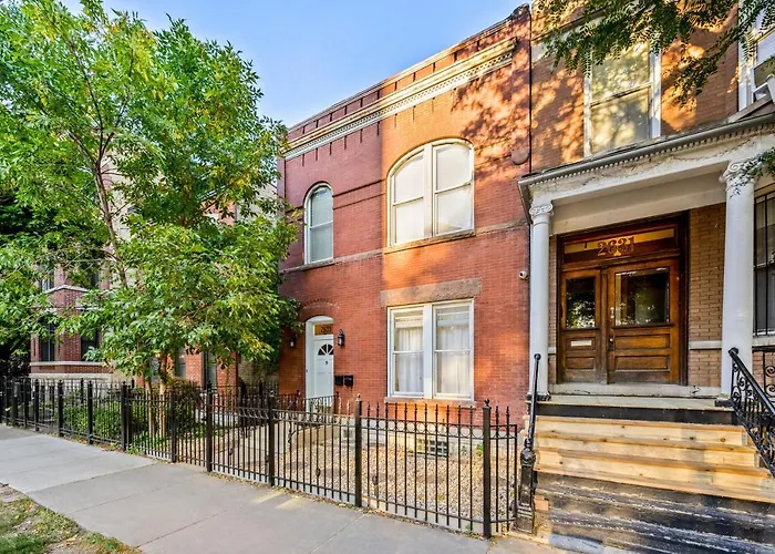 Lincoln Park Gem Apartment *